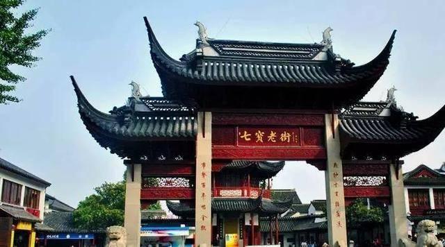 鱼台县王鲁镇爱心企业慰问敬老院老人